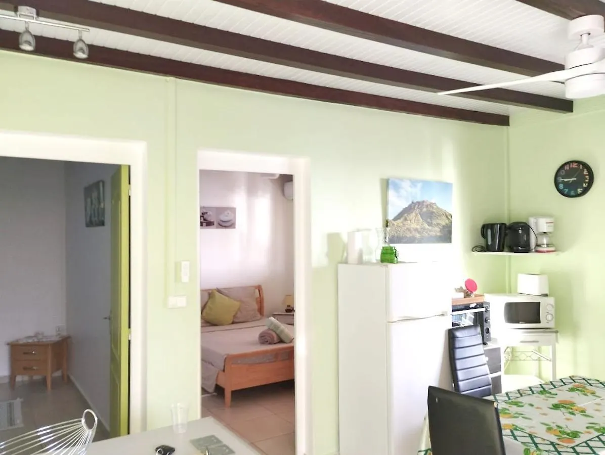 Vue Sur Mer: Appartement avec Terrasse à Bouillante