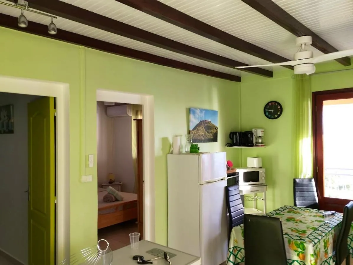 Vue Sur Mer: Appartement avec Terrasse à Bouillante Guadeloupe